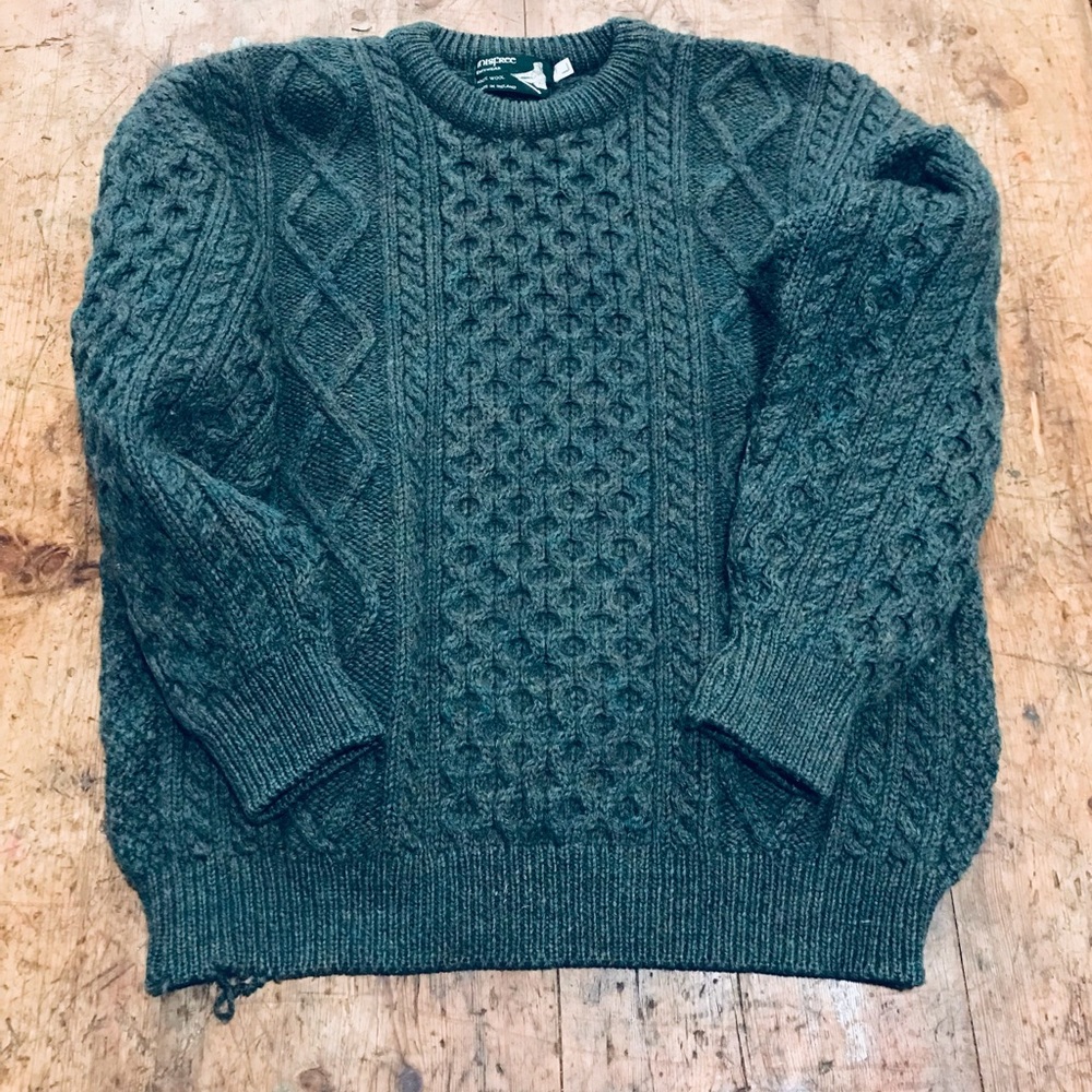 100% Wool Sweater Inisfree Sweater Size large